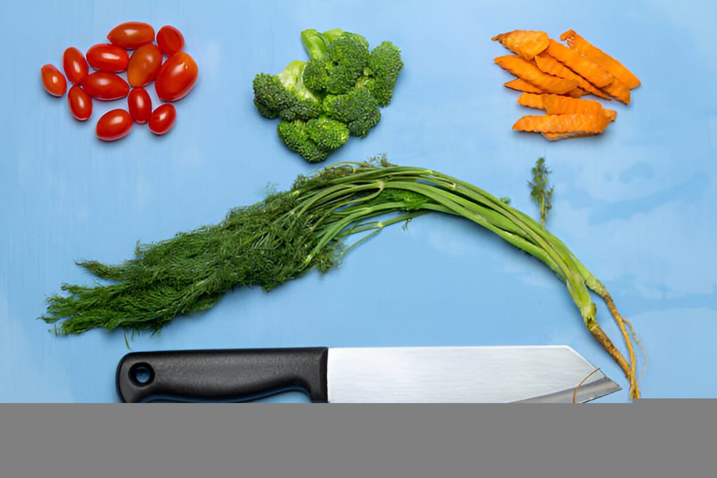 Kitchen Knives That Turn Vegetable Chopping