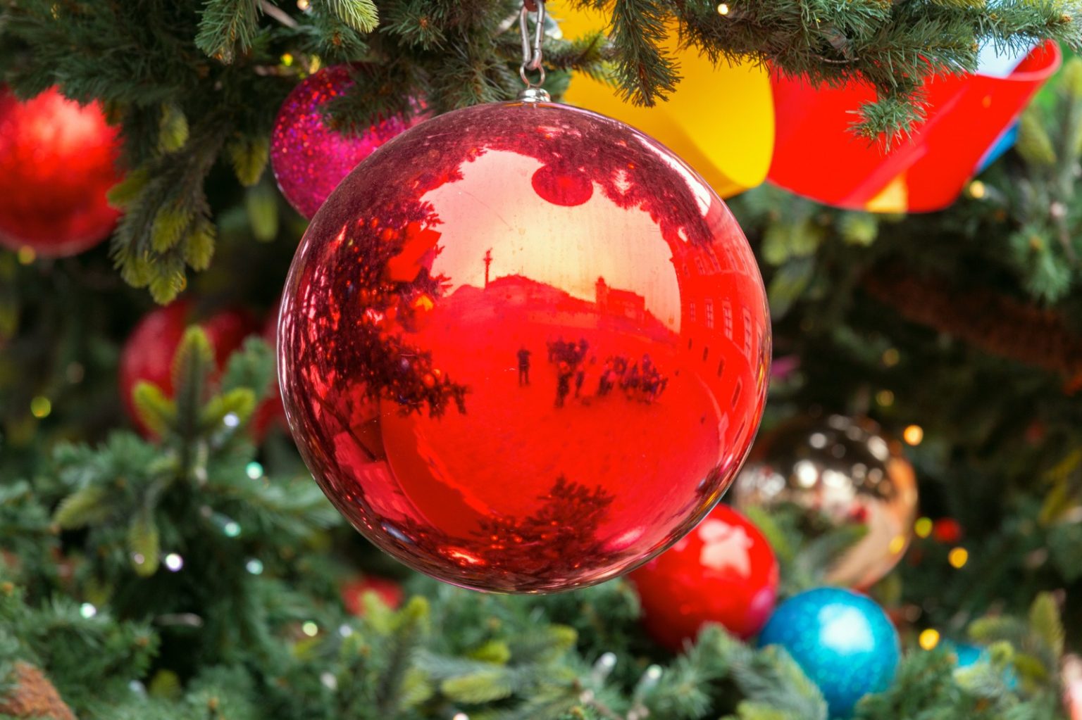 Custom Christmas Ornaments for Businesses – A Complete Buying Guide